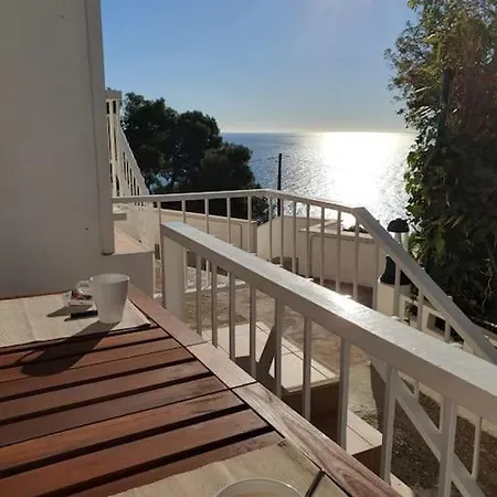 Cerca Cala Crancs Playa דירה סאלו
