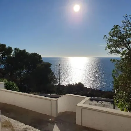 Cerca Cala Crancs Playa