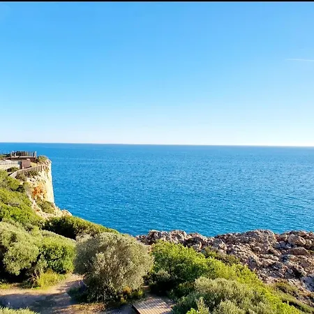Cerca Cala Crancs Playa
