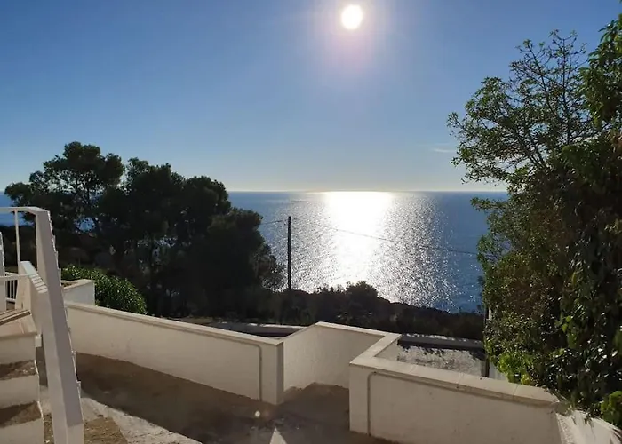 Cerca Cala Crancs Playa