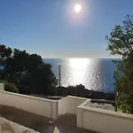 Cerca Cala Crancs Playa